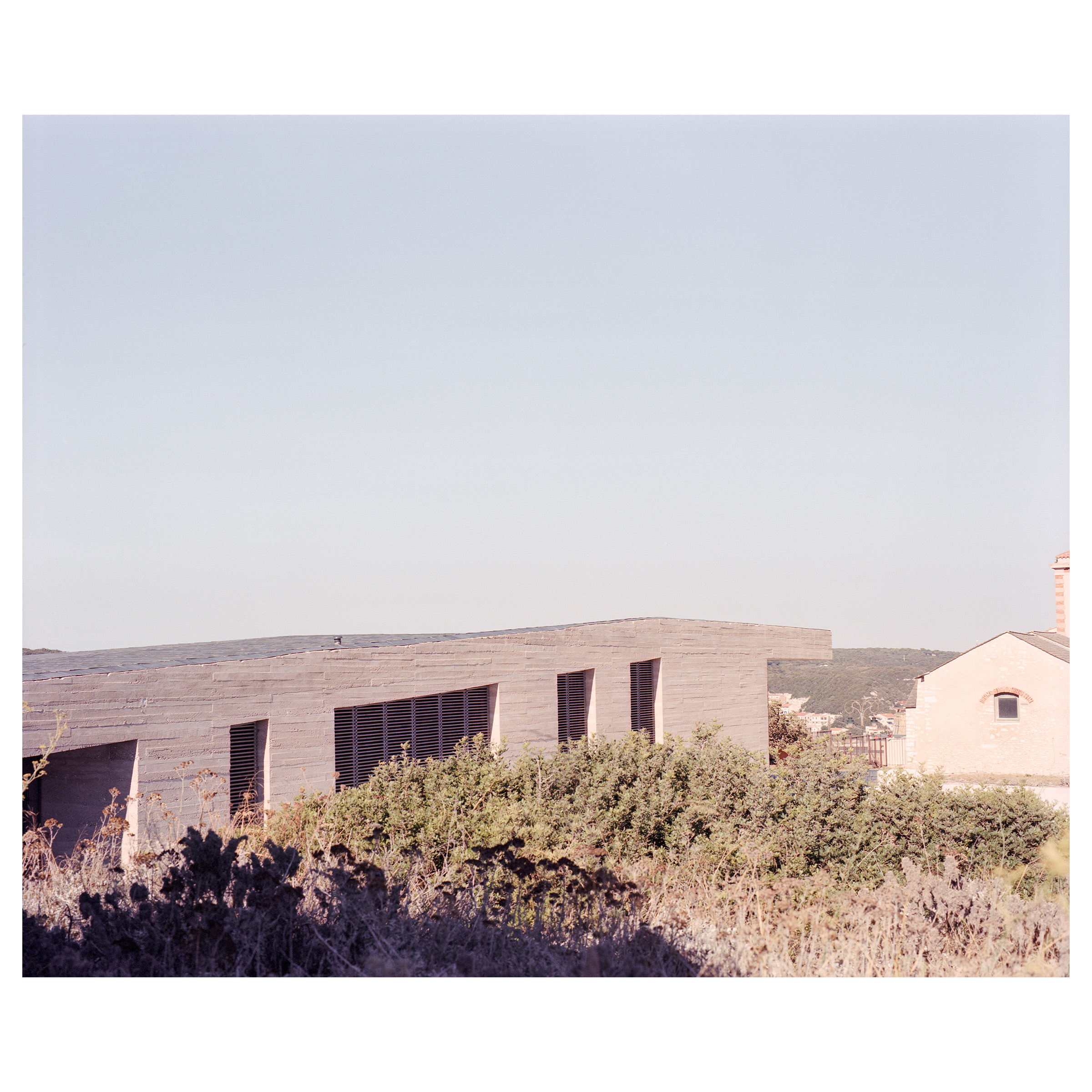 Photographie argentique de de la crèche Montlaur à Bonifacio en Corse, construit par l'agence d'architecture Buzzo Spinelli. © Guillaume Porche