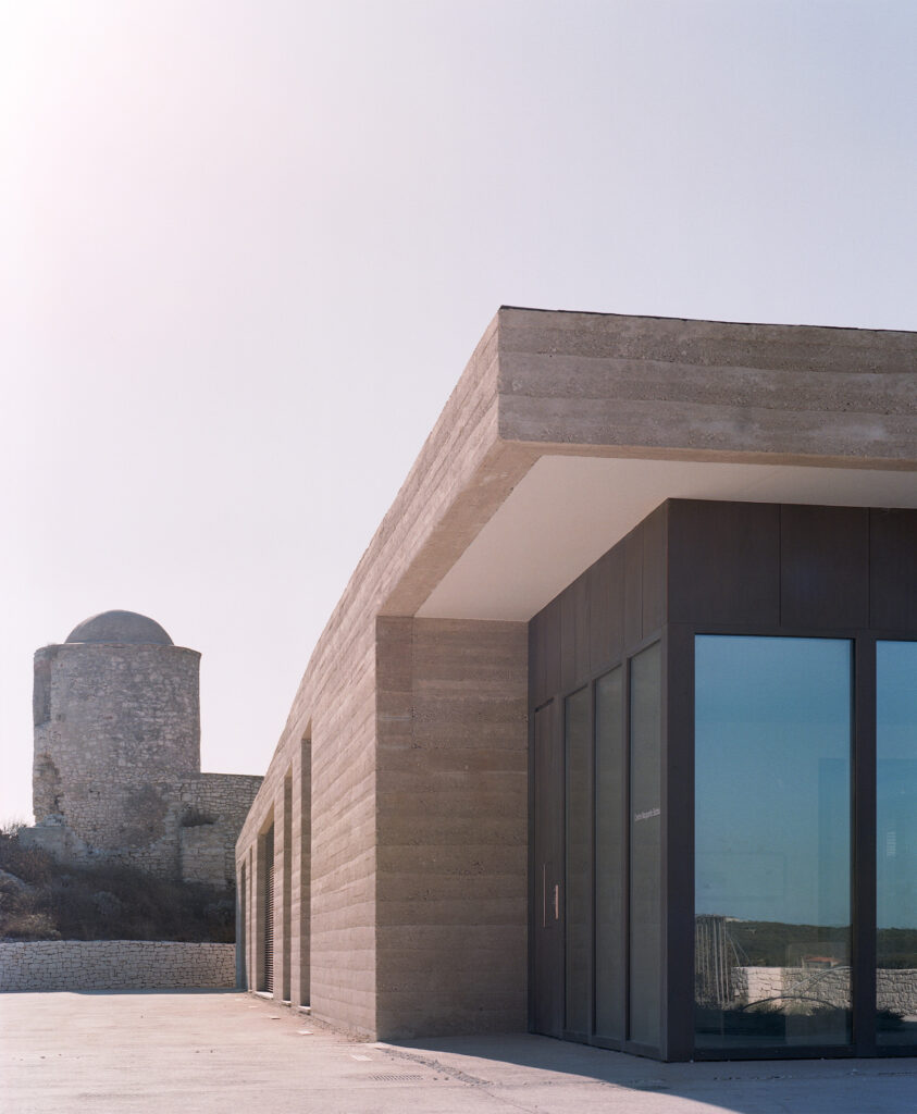 Photographie argentique de la crèche Montlaur à Bonifacio, construit par l'agence d'architecture corse Buzzo Spinelli. Reportage photographique © Guillaume Porche